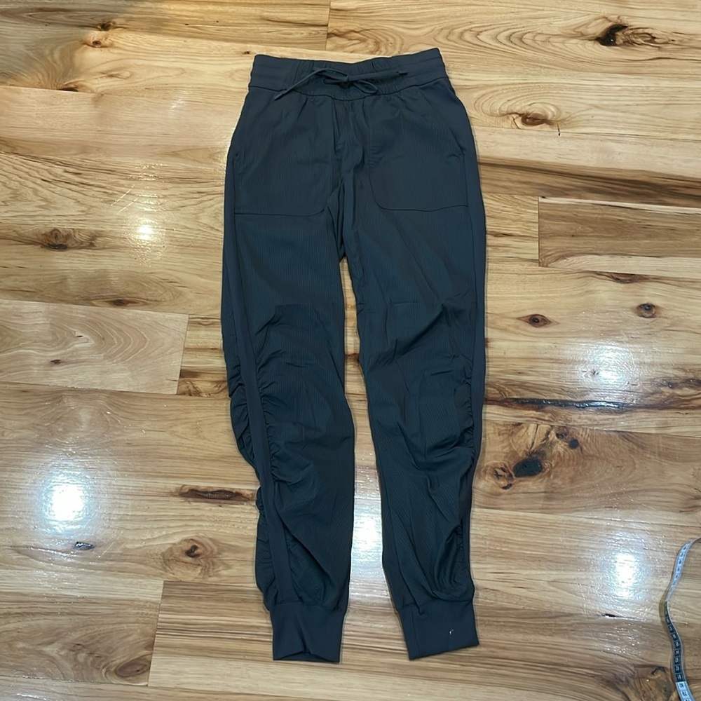 Lululemon dance studio jogger sz 4 charcoal gray high waist full length